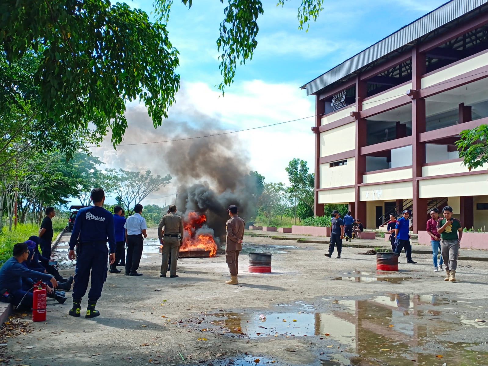 Pelatihan / Simulasi Relawan Pemadam Kebakaran MPA Kecamatan Batu Sopang